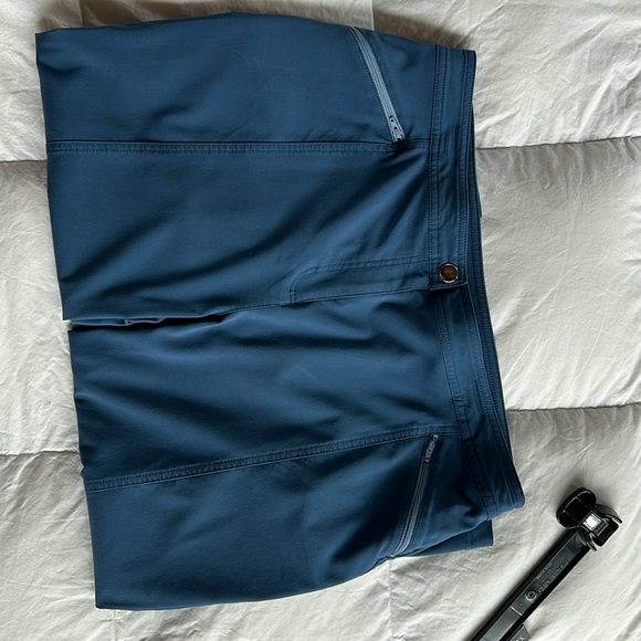 Chicos lightly worn capris. Size 2 in Chico sizes equals a size 12. - Picture 1 of 2